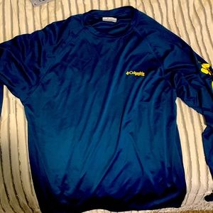 Dark blue loose Columbia fishing shirt.